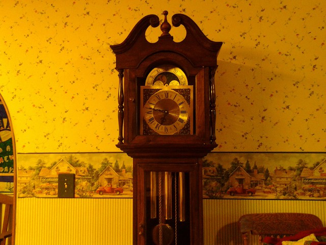 Grandfather-clock-with-hermle.jpg